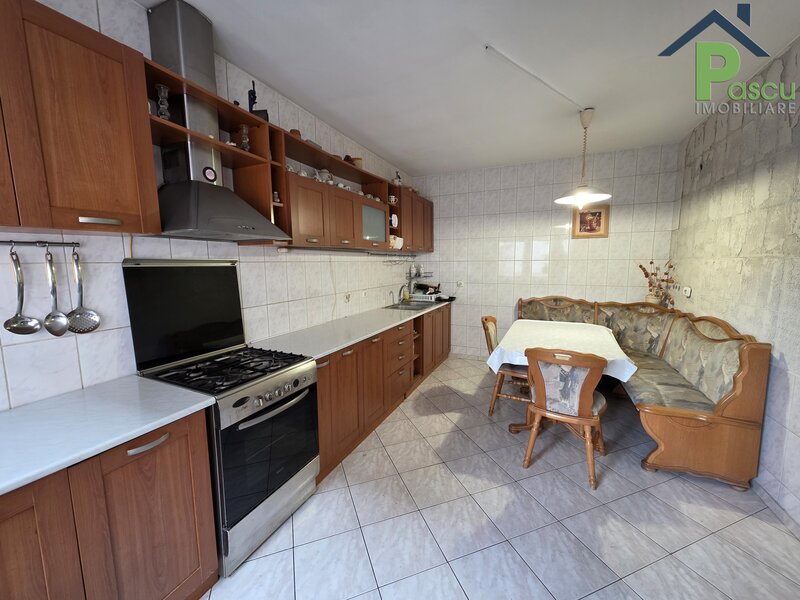 Vila Brancoveanu, Alunisului, S+P+1+M, 311 mpu, teren 200 mp, garaj