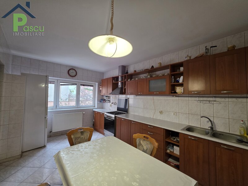 Vila Brancoveanu, Alunisului, S+P+1+M, 311 mpu, teren 200 mp, garaj